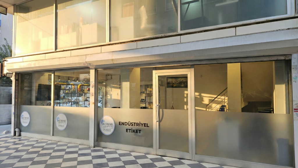 Küresel Etiket İstanbul Merkez Dükkan 2